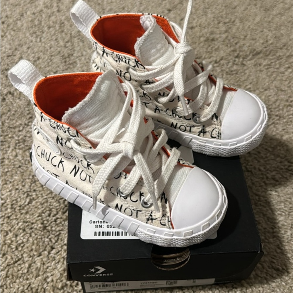 Infant Converse size 6